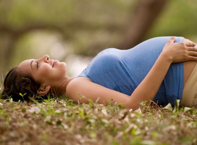 body-scanning-meditation-during-pregnancy-krishna-coming-garbh-sanskar